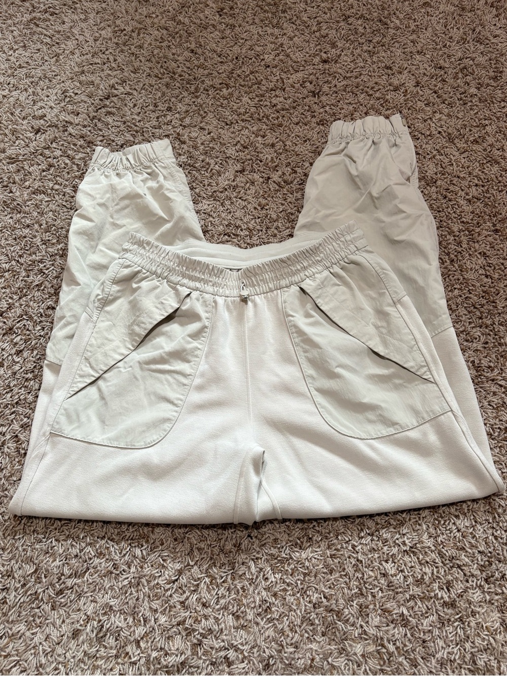 Lululemon Effortless Mid-Rise Pant Womens size 6 in Natural Ivory